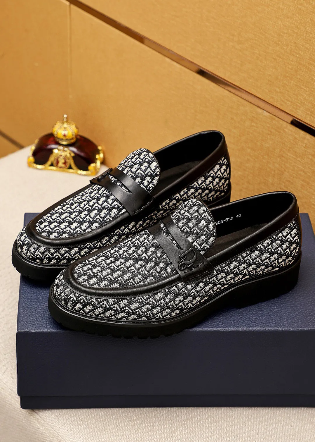 Men's shoes 💰460 💐 Product trademark: Dior "Dior" casual leather shoes Regular size: 39-44 (38.45🉑️customized) Product materials: Selected original fabric uppers imported from Italy, imported water-dyed 🐂 cowhide lining. Strong three-dimensional visual effect, foam outsole Color: 1⃣️color optional